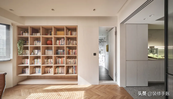 130平三居室,高階灰與原木,滿滿的高階感 130平三居室,高階灰與原木,滿滿的高階感