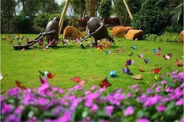 用景觀小品裝飾出花園的韻味