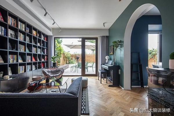 70㎡，有圖書館有咖啡角還有小花園，若有這樣一個家，還要啥別墅