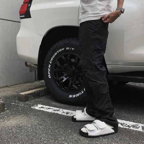 終於能買到「僅業內人士入手」的 Dingyun Zhang 服裝系列了