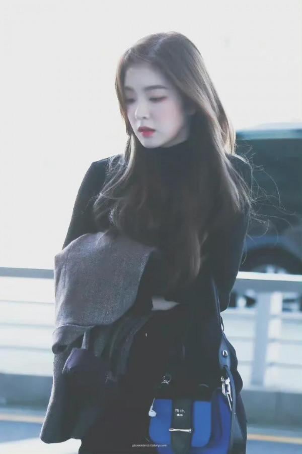 裴珠泫的機場圖 這氛圍感bg女主有了臉 &period; &ZeroWidthSpace;&ZeroWidthSpace;&ZeroWidthSpace;