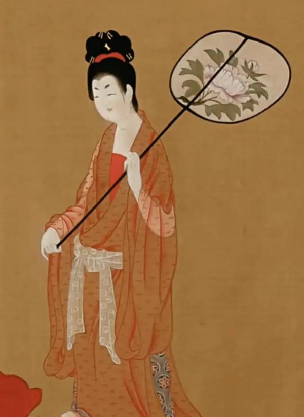 拉低喬欣古韻感的，不是她的大眼袋，而是她的直角肩