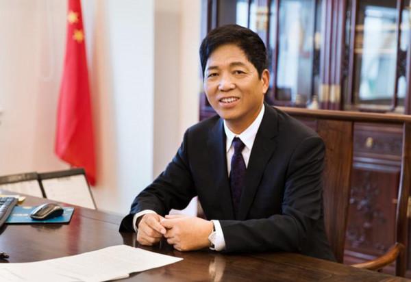 最不務正業老闆李如成：表面上賣衣服，卻靠股票大賺百億財富