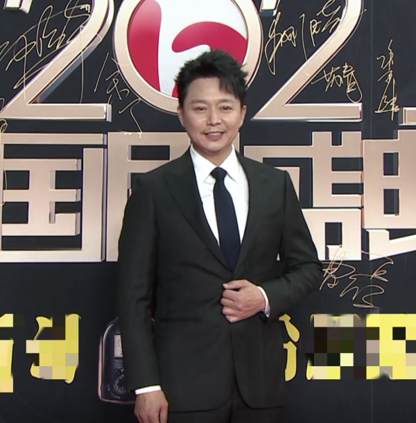 國劇盛典星光黯淡：鄧萃雯黎耀祥紅毯合體，董潔穿得像剝皮火腿腸