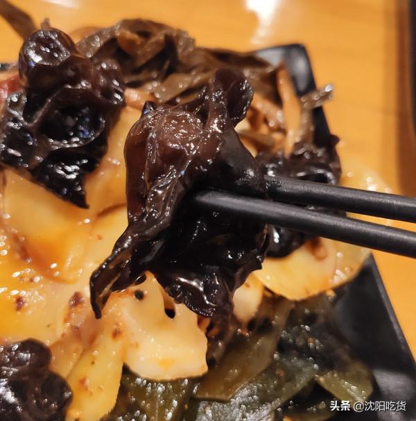 在米線店被鴨子圈粉了,鴨血粉絲和麻辣鴨貨都比米線有特色的 在米線店被鴨子圈粉了,鴨血粉絲和麻辣鴨貨都比米線有特色的