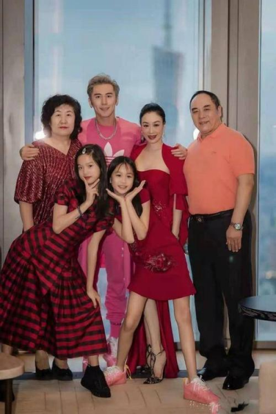 鍾麗緹情人節穿紅色開叉裙,普通人穿也會是一樣的效果嗎? 鍾麗緹情人節穿紅色開叉裙,普通人穿也會是一樣的效果嗎?