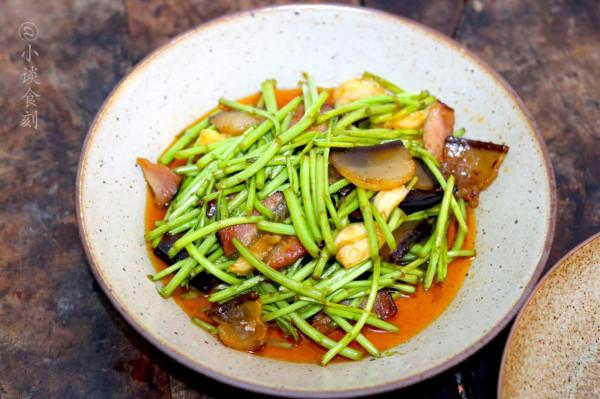 曬曬江西一家三口的晚餐，成本不到30塊錢，網友：小日子過得不錯