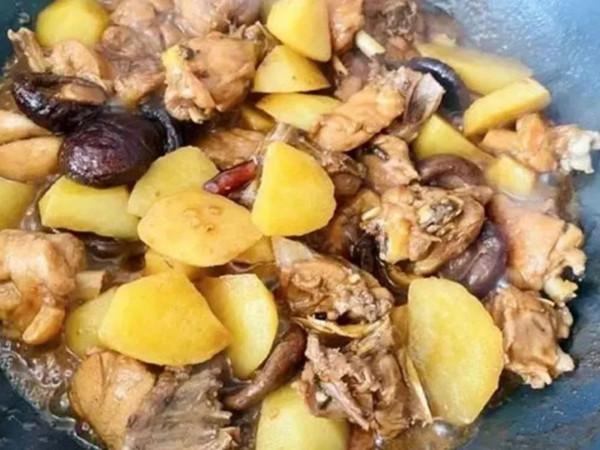 名廚說菜丨土豆燒雞塊,美味下飯 名廚說菜丨土豆燒雞塊,美味下飯