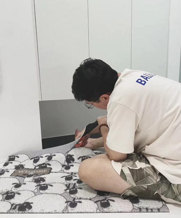 堅持全屋“黑白配”的小夫妻,把家裝修的極簡純粹,裝出大宅範 堅持全屋“黑白配”的小夫妻,把家裝修的極簡純粹,裝出大宅範