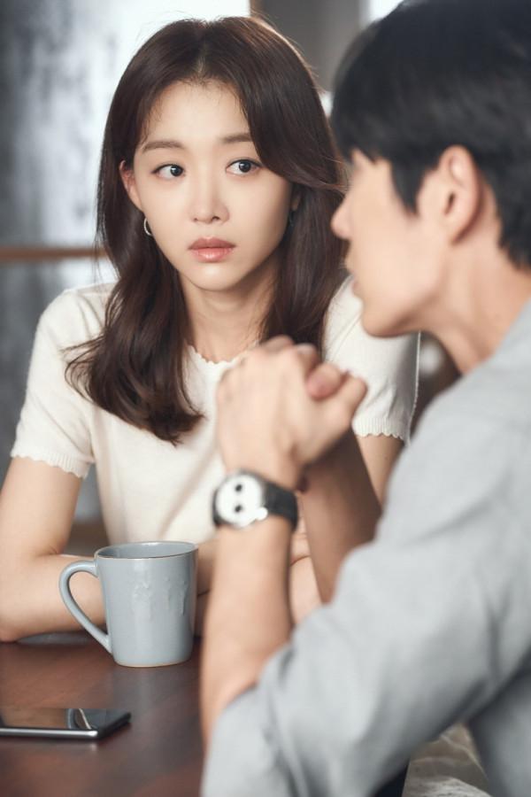 儘管臉有點&OpenCurlyDoubleQuote;僵&rdquo;，她的演技也給顏值加了很多分吧？