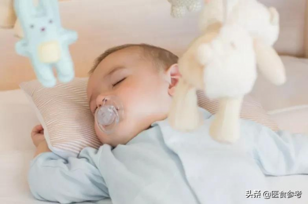 孩子喜歡吃手指，家長要干預嗎？