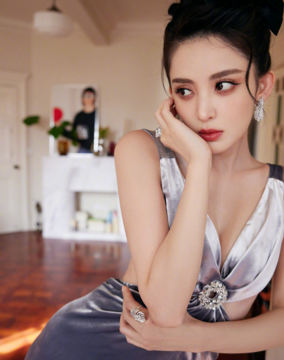 一個比一個P得狠!離開了打光和精修,女明星們到底長什麼樣? 一個比一個P得狠!離開了打光和精修,女明星們到底長什麼樣?