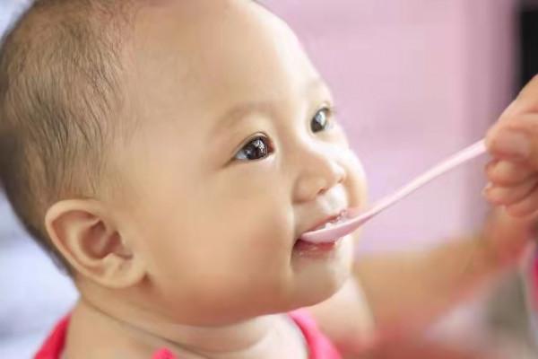 蒸糕是寶寶輔食的萬能類食物,教你2款美味蒸糕做法,簡單不翻車 蒸糕是寶寶輔食的萬能類食物,教你2款美味蒸糕做法,簡單不翻車