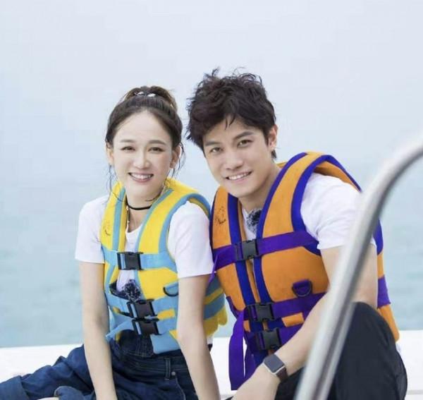 42歲陳喬恩與男友甜蜜約會，髮際線後移好矚目，身材圓潤幸福肥明顯