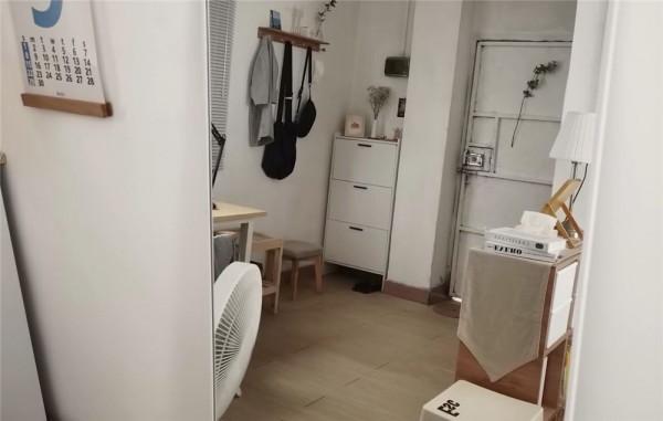 他住進14㎡廉價單間，用千元爆改成ins風，網友：天差地別