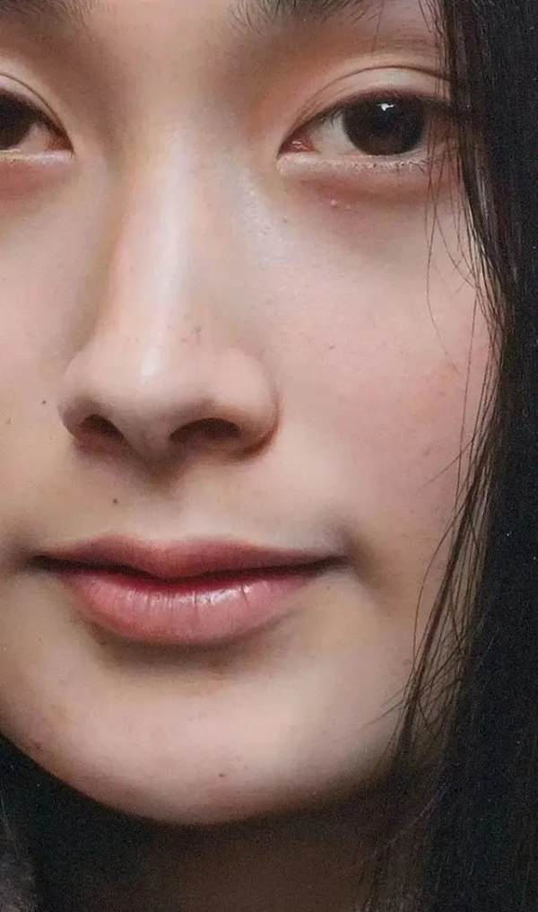 這女的很&quot;變態&quot;! 用一支0.05mm的針管筆，就征服了英國王子！厲害