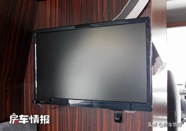 新款豐田房車，麵包車外觀不到5米長省油好開，3口人旅行也能住下