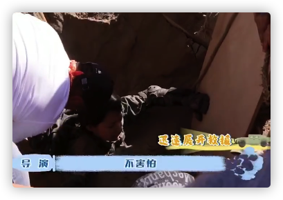 女演員沙漠拍戲遇意外！跌落流沙中被迅速淹沒，僅露頭部情緒崩潰