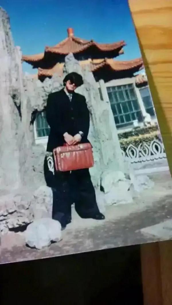 &OpenCurlyDoubleQuote;媽，你當初是怎麼看上我爸的？&rdquo;網友曬父母結婚照，讓人笑劈了