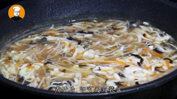 天涼了，全家就饞這道酸辣湯，酸辣開胃，做法簡單，暖心又暖胃