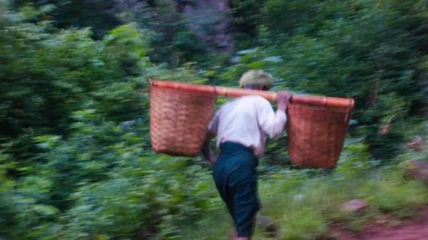 兩個女教師在緬甸偏遠農村的兩天一晚:缺電少水路難走,以為穿越 兩個女教師在緬甸偏遠農村的兩天一晚:缺電少水路難走,以為穿越