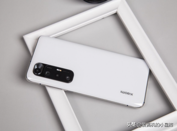 從3499跌至2699元，一億畫素+256GB+72萬跑分，優質旗艦加速清倉