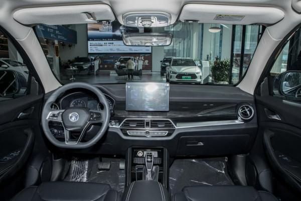 頂配才9.38萬，和榮放差不多大，1.5T動力+前後獨懸，比亞迪宋