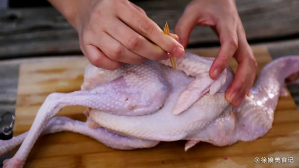 醬油雞懶人做法,往電飯鍋一放美味即成,不加水不用油,皮滑肉嫩 醬油雞懶人做法,往電飯鍋一放美味即成,不加水不用油,皮滑肉嫩