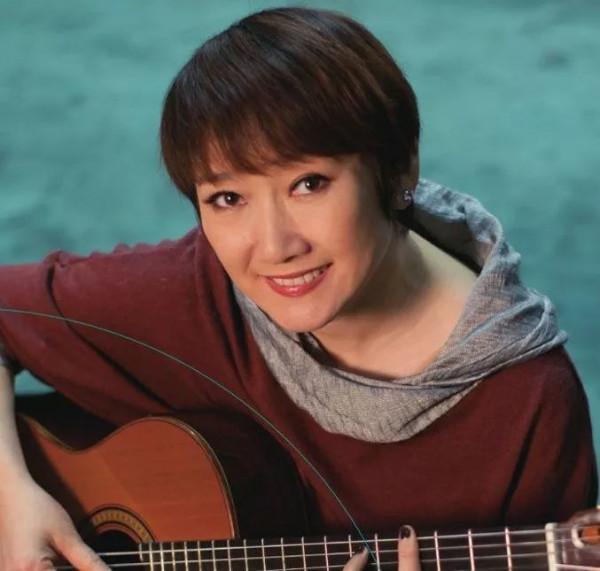 一婚嫁恩師,二婚嫁&quot;和珅&quot;王剛,如今61歲單身無子女的成方圓幸福嗎