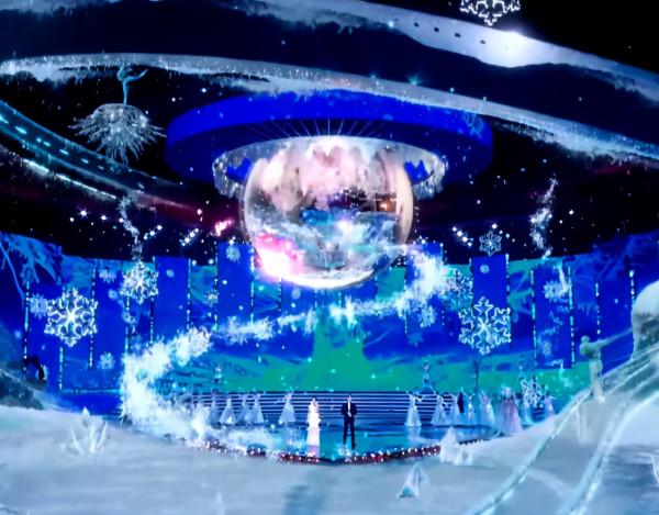 把唐國強和張國立安排在一起，導演用心了，殷秀梅把晚會推向高潮