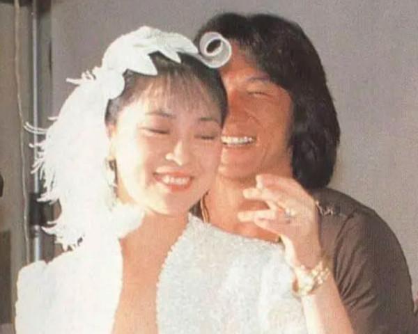 割腕自殺、告母入獄,成龍女兒這是反擊報復還是無限作妖? 割腕自殺、告母入獄,成龍女兒這是反擊報復還是無限作妖?