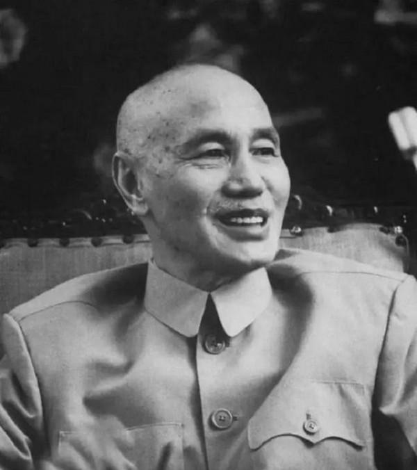 1961年，臺灣一刑警闖入蔣經國官邸，卻成了蔣介石的救命恩人