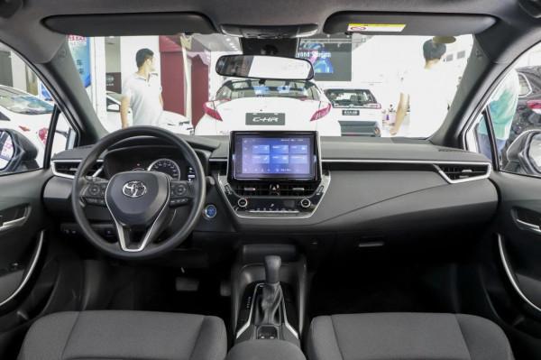 2021款雷凌,混動,操控容易上手,外觀我和媳婦都喜歡 2021款雷凌,混動,操控容易上手,外觀我和媳婦都喜歡