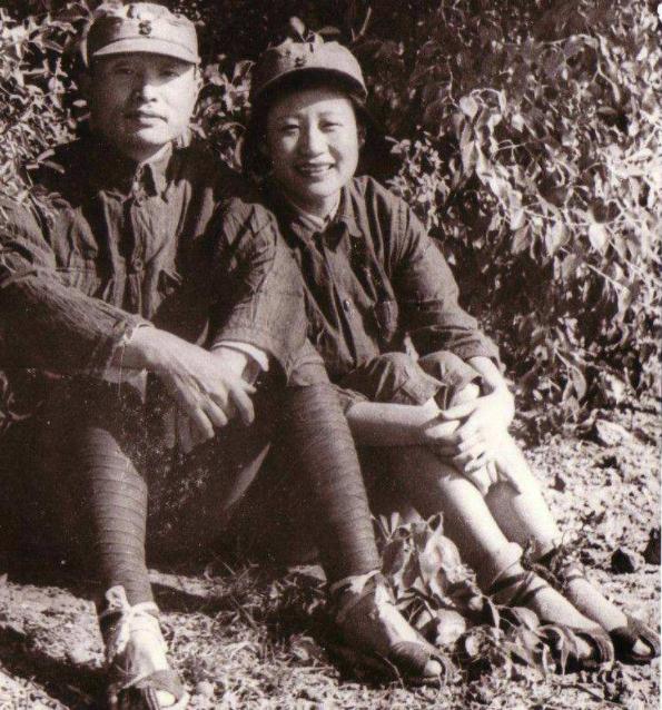 她容貌出眾，心慕革命，兩任丈夫鼎鼎有名，長子中將，女婿正國級