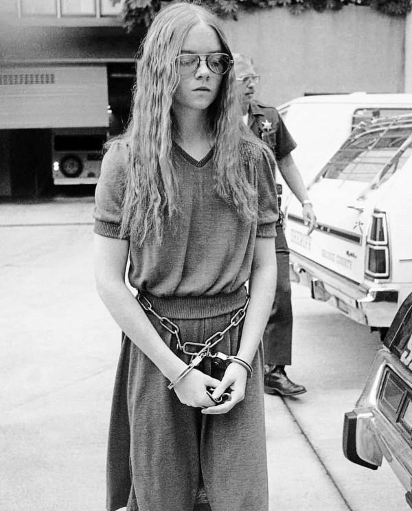 布倫達·斯賓塞:16歲的惡魔少女,緣何成了美國青少年的精神教母 布倫達·斯賓塞:16歲的惡魔少女,緣何成了美國青少年的精神教母