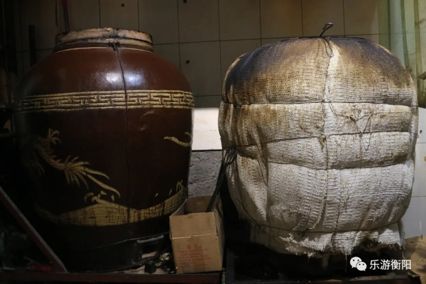 吊爐燒烤，用獨家秘訣研製，是冬日裡的一方人間風味