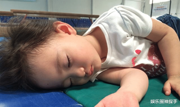 李小鵬一兒一女長大了，9歲奧莉變化大，5歲兒子太可愛