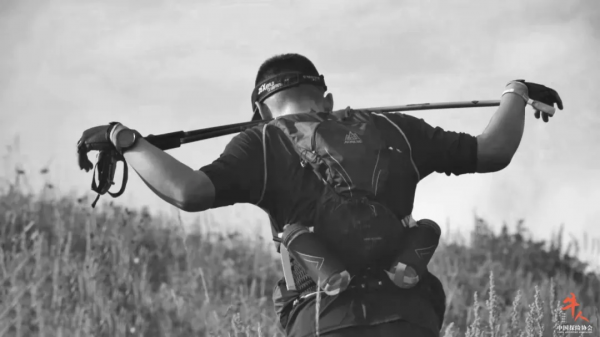 能“活活”跑完400公里的都是些什麼人？揭開鏡頭下真實的跑者