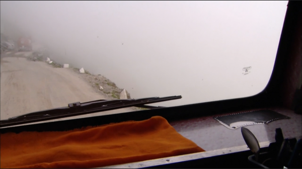 每次穿行都與死神擦肩而過，在這條路上的每一次旅途就是一場冒險