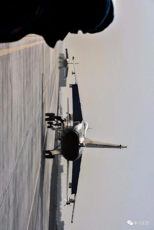 戰鷹呼嘯，異型機同場競技！