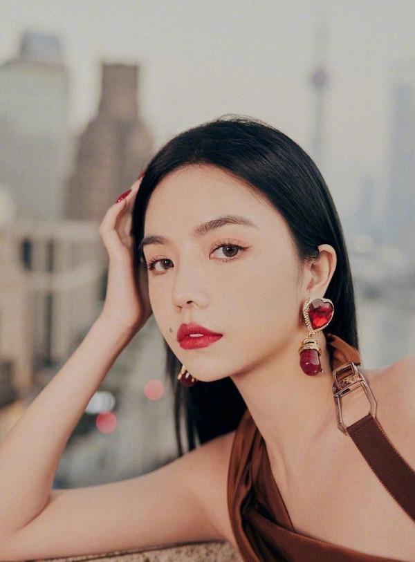 復古紅唇妝讓你好運一整年！高圓圓優雅鍾楚曦明豔，誰也能駕馭