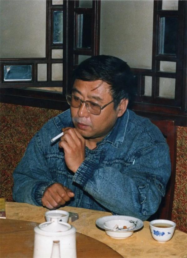 路遙稿費不低為何窮困?只抽好煙一天3包,6年的煙錢夠買幾套房產 路遙稿費不低為何窮困?只抽好煙一天3包,6年的煙錢夠買幾套房產