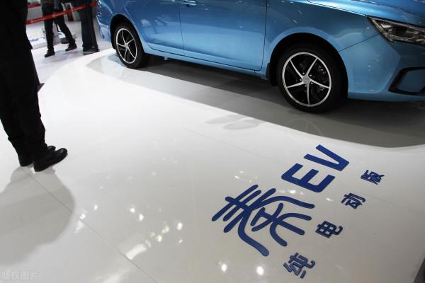 中國汽車雙雄易主！其一總銷量不足7萬，上汽吉利長安卻要靠邊站