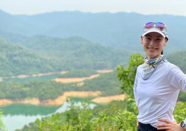 “豪門棄婦”的生活能有多快樂？梁洛施素顏出鏡也不怕，美麗依舊