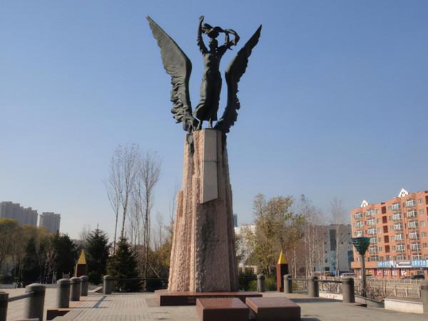 17歲的嘎麗婭,上山勸降日軍,卻被粗暴拖入山洞,只剩一塊頭巾 17歲的嘎麗婭,上山勸降日軍,卻被粗暴拖入山洞,只剩一塊頭巾