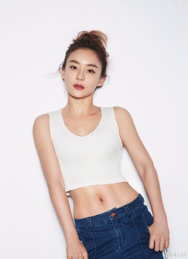 袁姍姍——大秀馬甲線