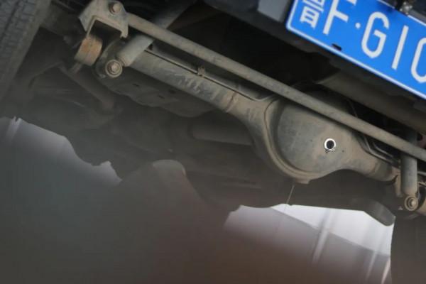 怪獸修車：翻新一輛二手的鈴木-吉姆尼，精心施工，再現完美