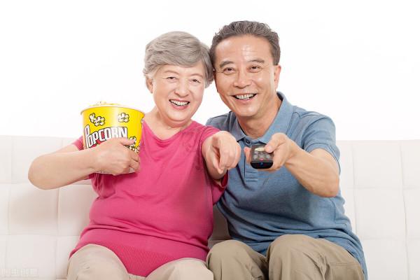 70歲老人自述：和舞伴搭夥過日子，我的晚年生活舒適愜意