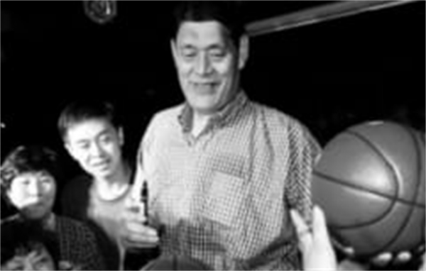 穆鐵柱享受副師級待遇，女兒在銀行工作，兒子1&period;8米卻不是運動員