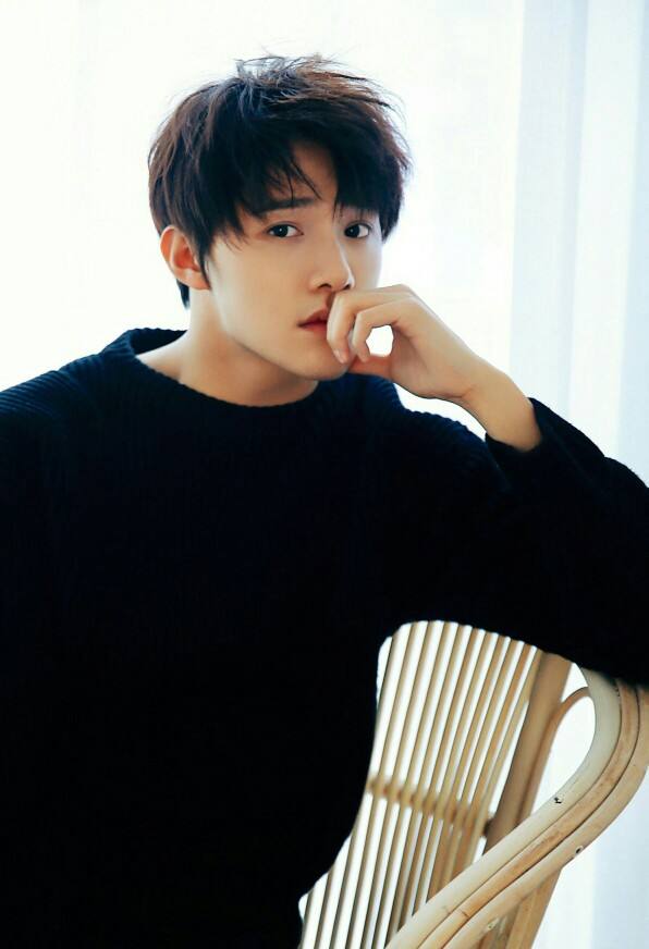 黃聖池：95後運動型男，曾參演《旋風少女》《浪花一朵朵》等